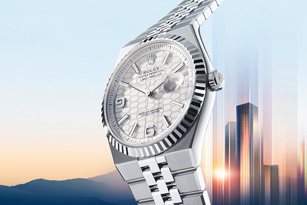 rolex-new-watches-2025-the-land-dweller-hub-cover_m127334-0001_2501fj_003-portrait